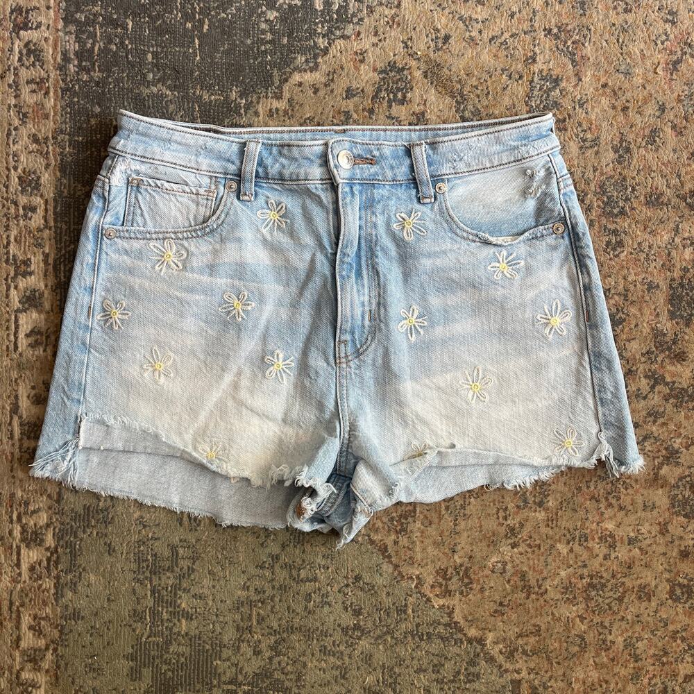 American Eagle Mom Jeans Light Wash Daisy Embroidery Shorts Size 8 Women's